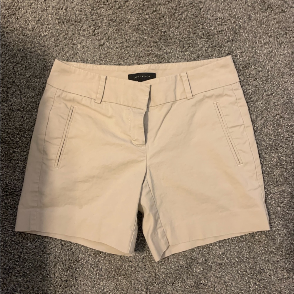 KAKI SHORTS 🩳 NO BACK POCKETS